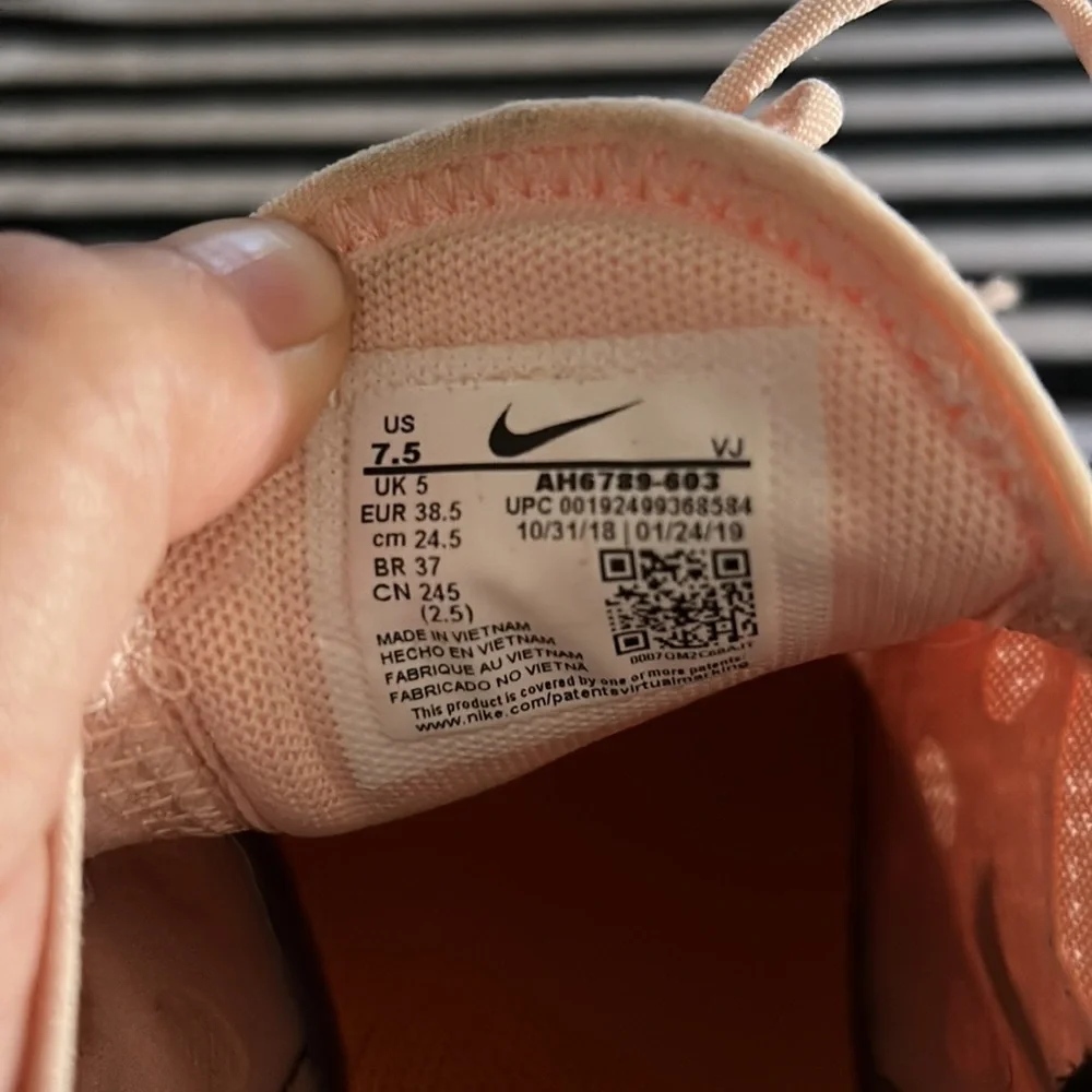 Nike Air Max 270 - Picture 4 of 4